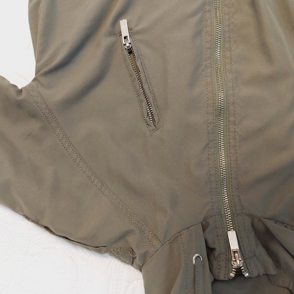 Army green jacket 🌲 - Picture 2 of 6